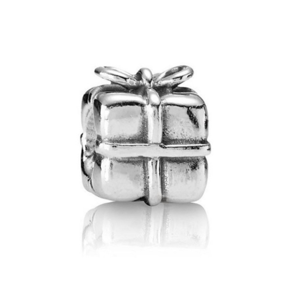 Pandora gift box charm